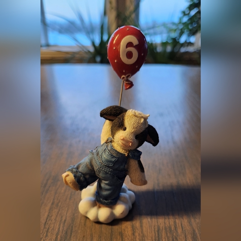 Vintage Mary's Moo Moos "Carried Away At Six" Figurine 1997 Enesco Age 6